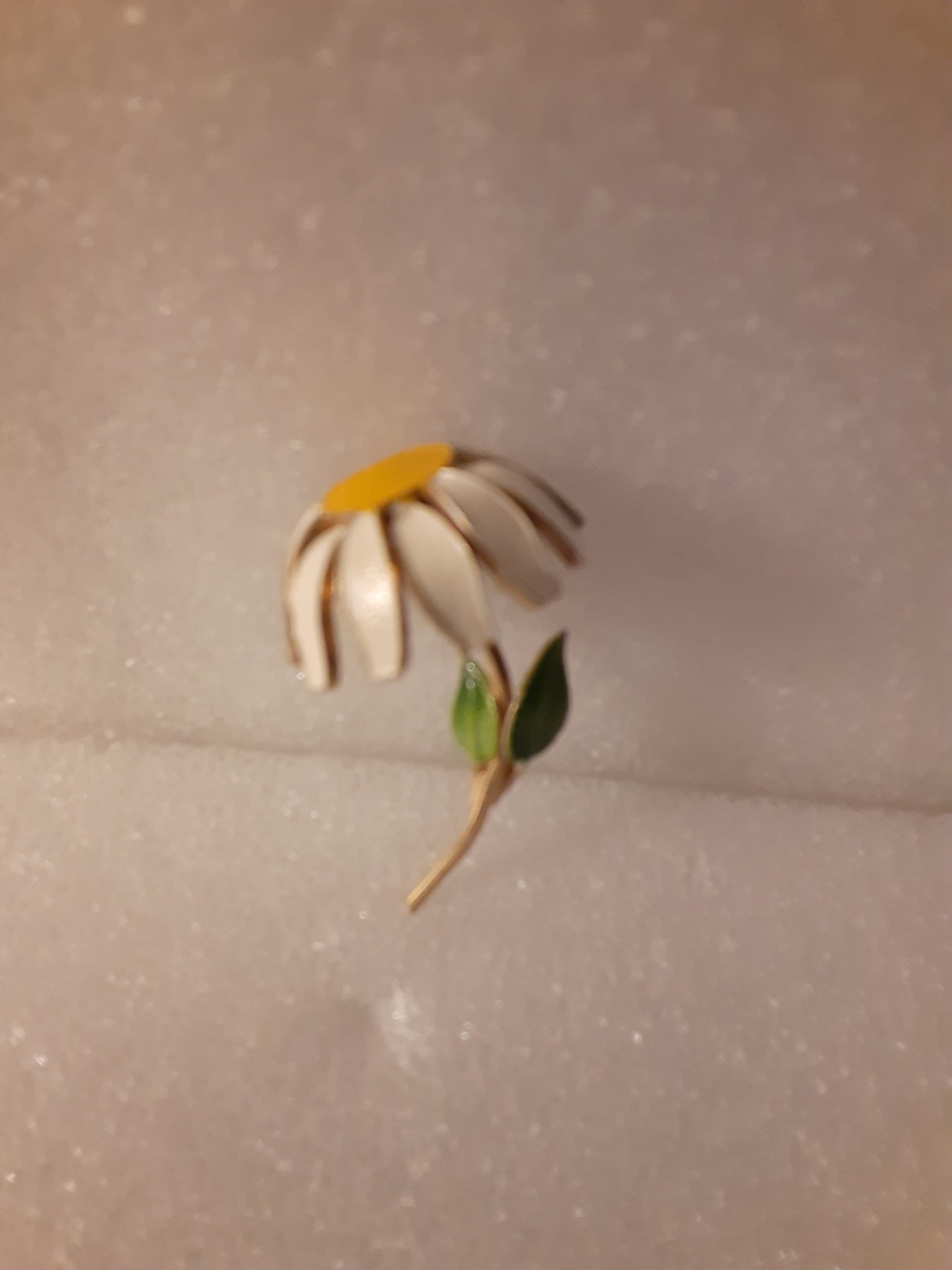 Enamel Daisy Flower Brooch – White, Yellow & Green